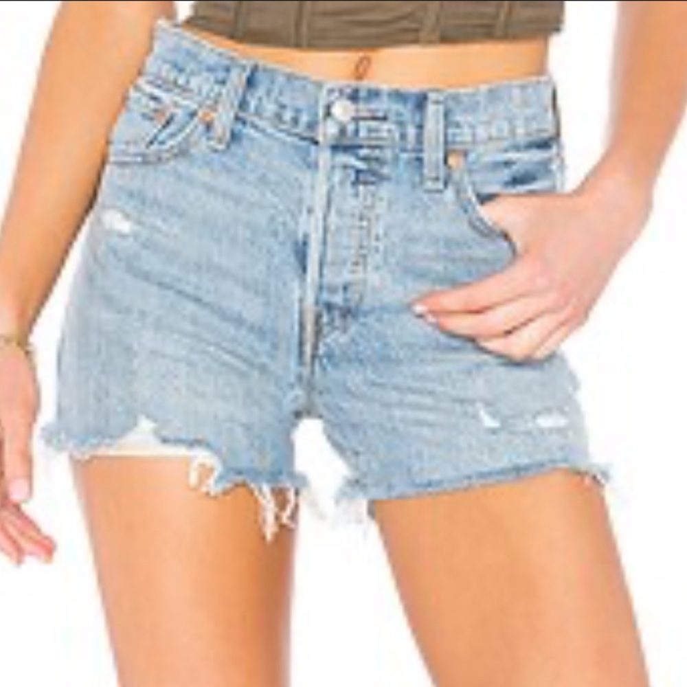 Women's Distressed Levi’s wedgie Jean short